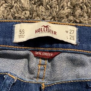 hollister lowrise ripped jeans size- 5short W27L29